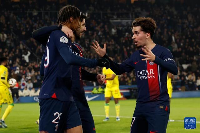 S14冠军皮肤开始宣传，zeus却被区别对待，登录页面被故意遮挡