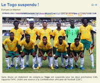 旭旭宝宝连麦老同事，直播间共赏八美齐跳扫腿舞，网友：过年了！