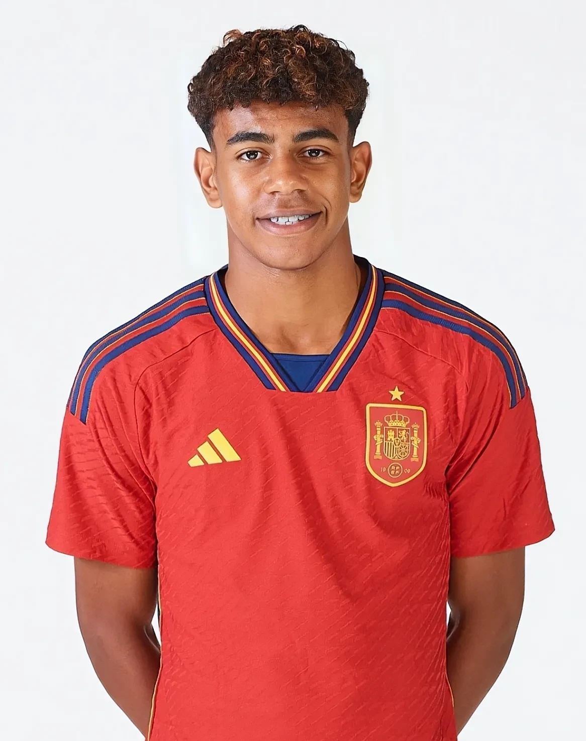 《世界之外》全新世界侧影「日月之行」现已上线，和哨兵易遇一起改写世界崩坍结局！