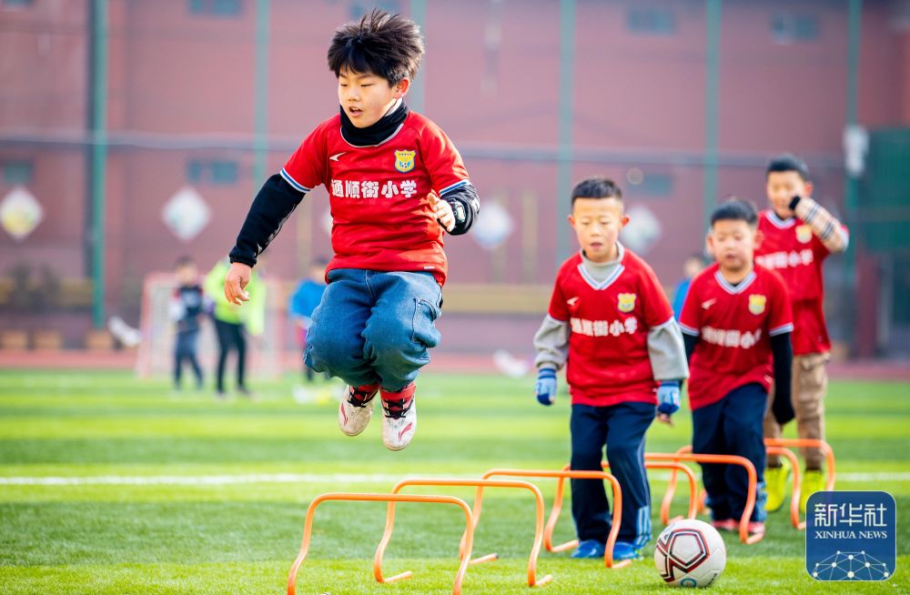 [NBA]初生牛犊不怕虎 桑德斯战斧劈扣点燃全场